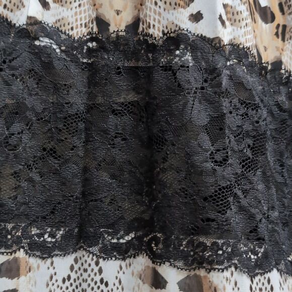 Stunning Bebe NWOT flowy maxi tired dress with lace details animal print… - Picture 9 of 17